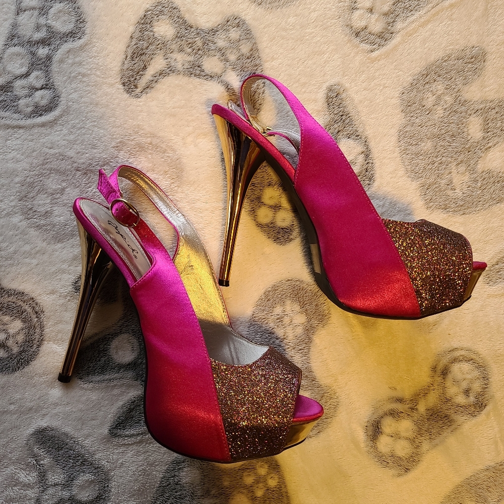 Hot Pink Heels 🔥